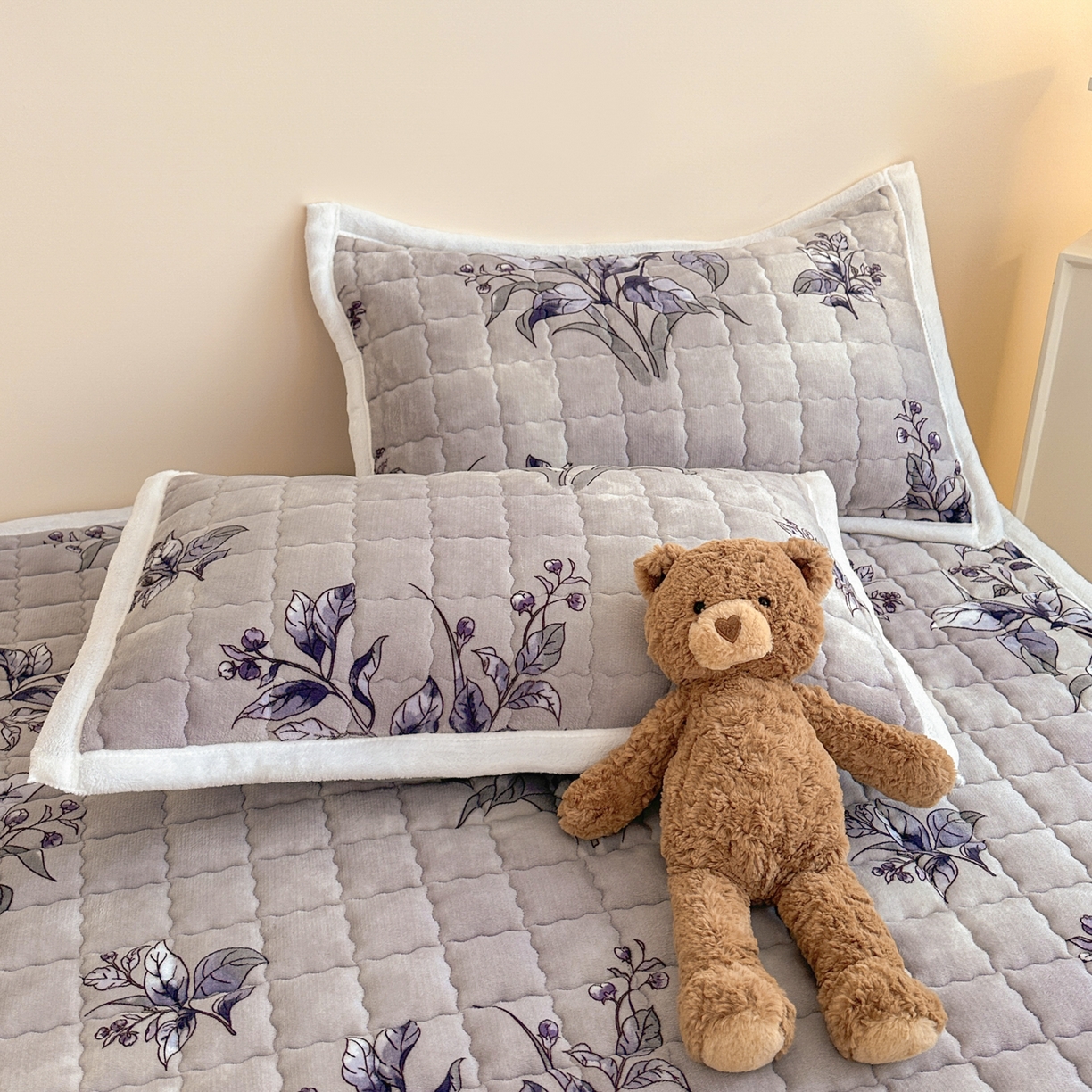 91家纺网 家纺一手货源 找家纺 川悦生活 2025新款A类印花牛奶绒床垫加厚绒保暖床床褥-大床图 床垫浅予花禾