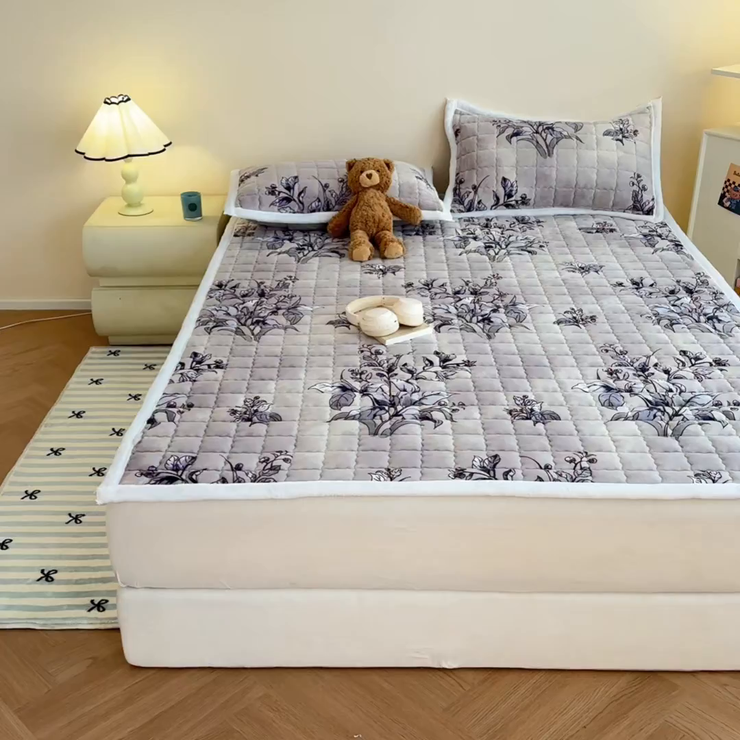 91家纺网 家纺一手货源 找家纺 川悦生活 2025新款A类印花牛奶绒床垫加厚绒保暖床床褥-大床图 床垫浅予花禾