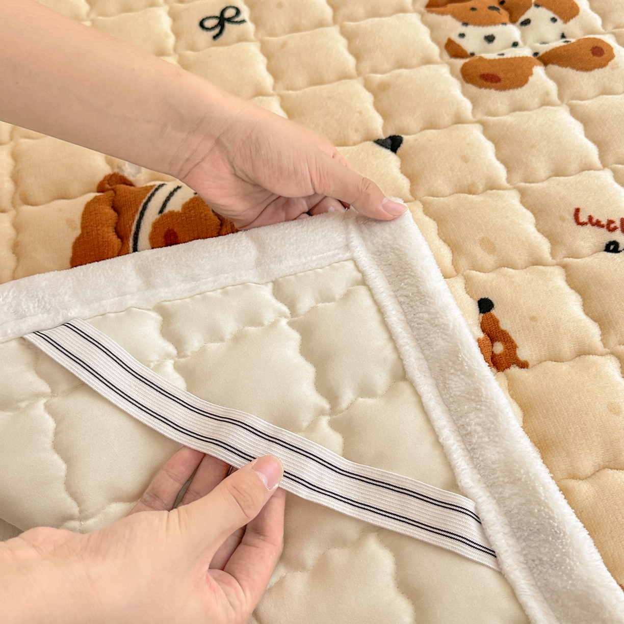 91家纺网 家纺一手货源 找家纺 川悦生活 2025新款A类印花牛奶绒床垫加厚绒保暖床床褥-大床图 床垫酥酥小熊