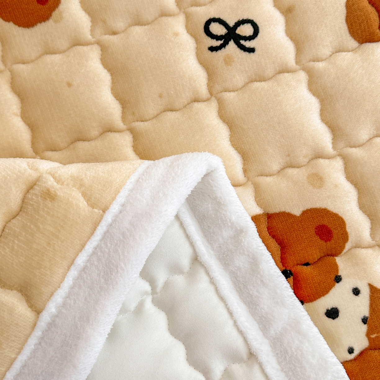 91家纺网 家纺一手货源 找家纺 川悦生活 2025新款A类印花牛奶绒床垫加厚绒保暖床床褥-大床图 床垫酥酥小熊