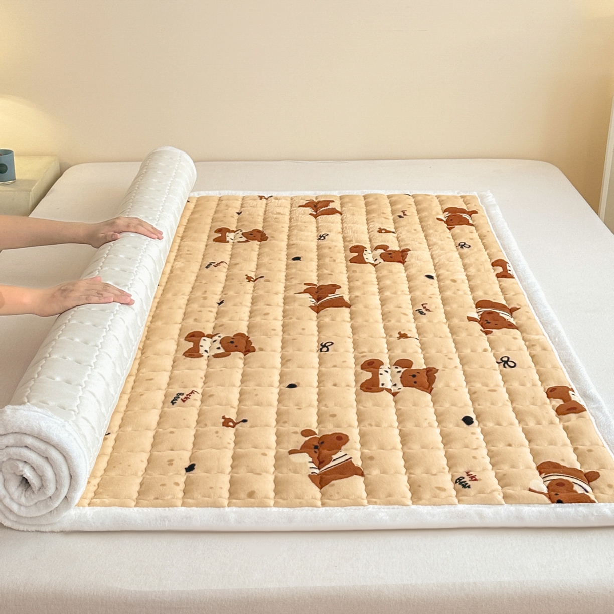 91家纺网 家纺一手货源 找家纺 川悦生活 2025新款A类印花牛奶绒床垫加厚绒保暖床床褥-大床图 床垫酥酥小熊