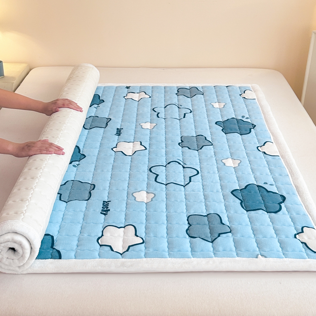 91家纺网 家纺一手货源 找家纺 川悦生活 2025新款A类印花牛奶绒床垫加厚绒保暖床床褥-大床图 床垫天空星系