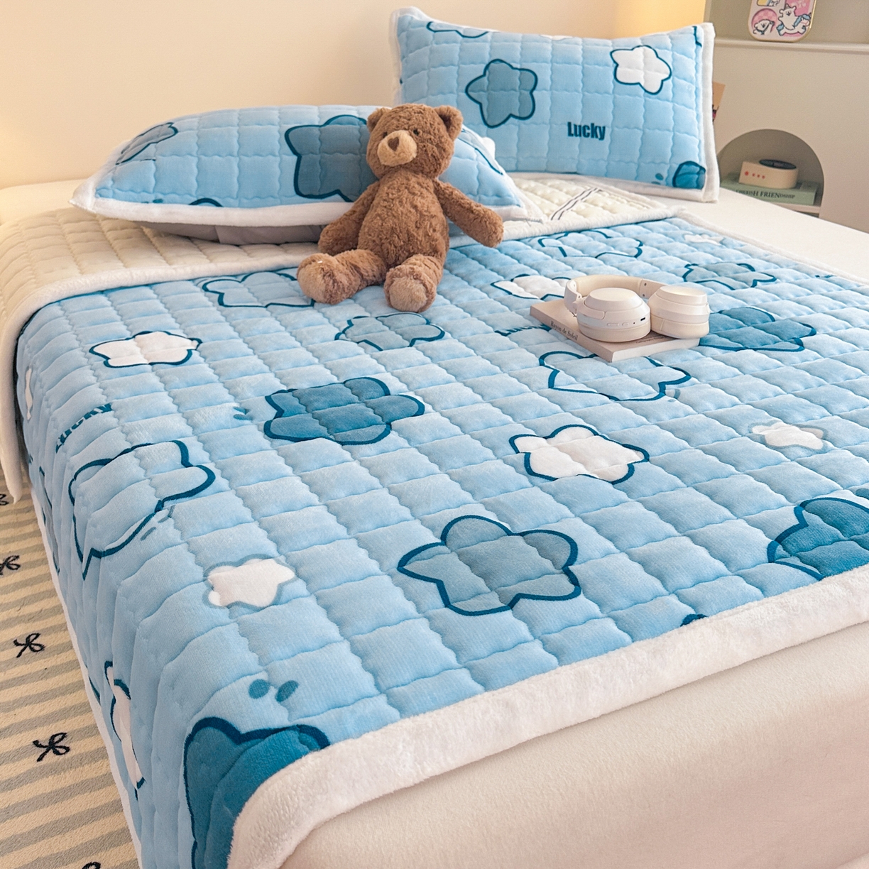 91家纺网 家纺一手货源 找家纺 川悦生活 2025新款A类印花牛奶绒床垫加厚绒保暖床床褥-大床图 床垫天空星系