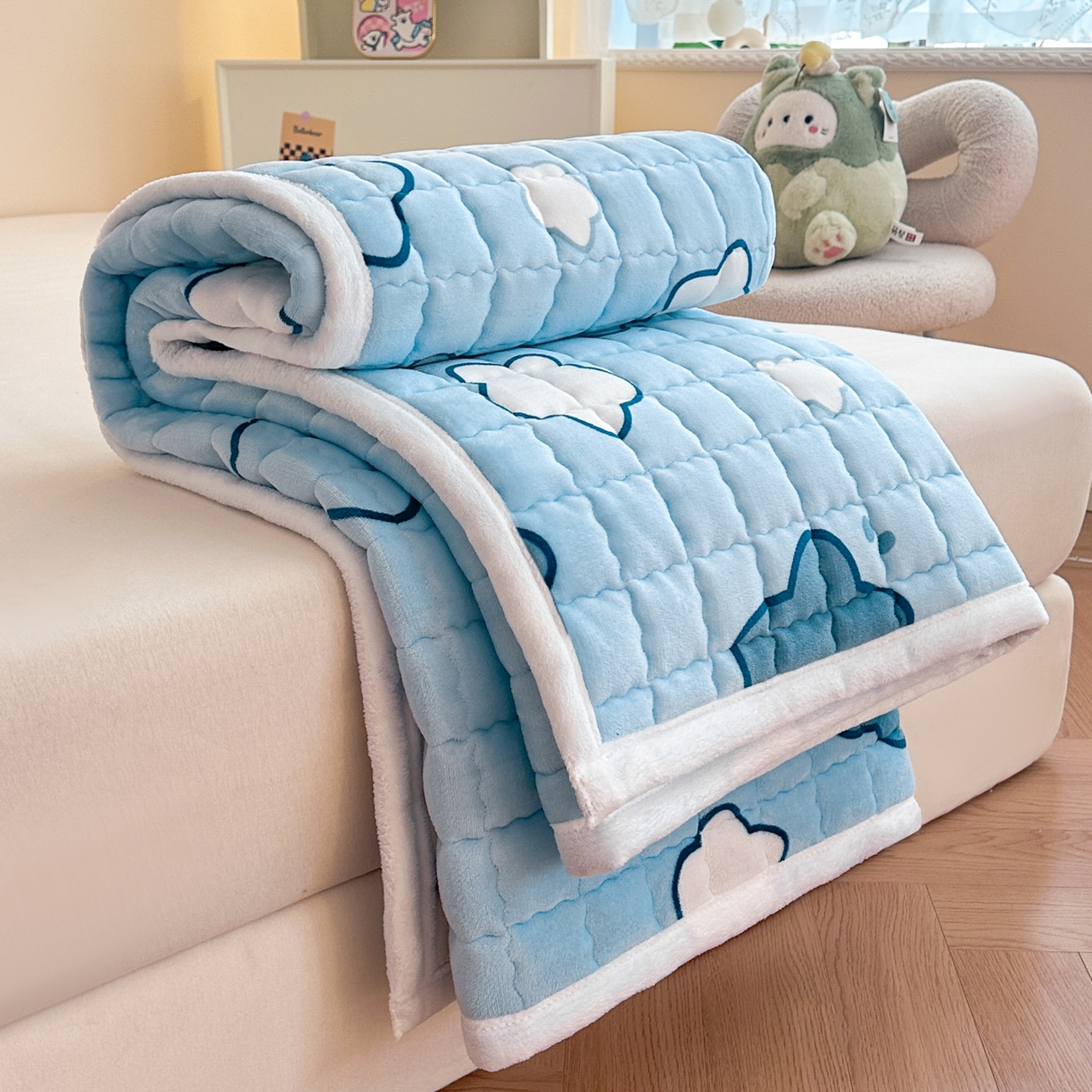 91家纺网 家纺一手货源 找家纺 川悦生活 2025新款A类印花牛奶绒床垫加厚绒保暖床床褥-大床图 床垫天空星系