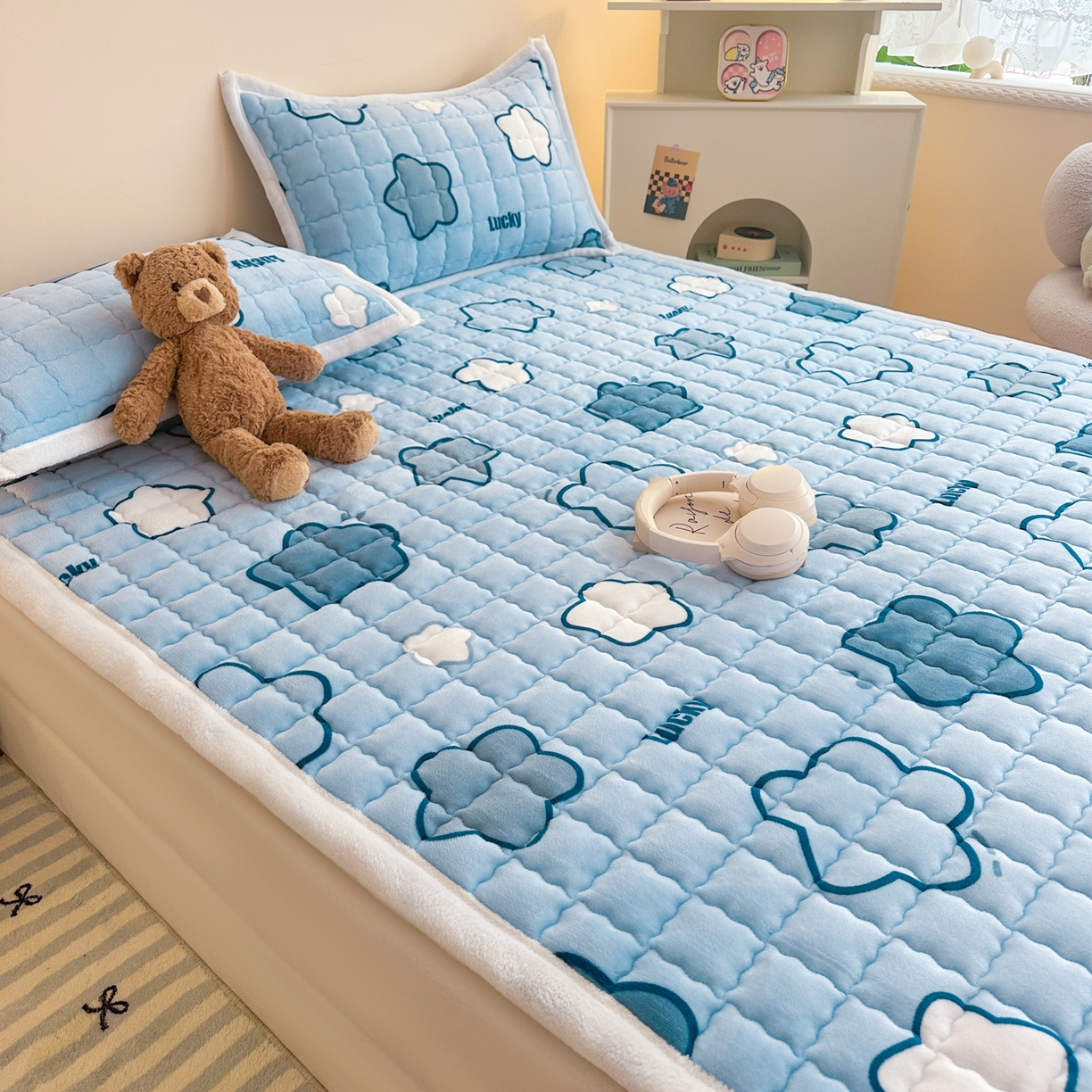 91家纺网 家纺一手货源 找家纺 川悦生活 2025新款A类印花牛奶绒床垫加厚绒保暖床床褥-大床图 床垫天空星系