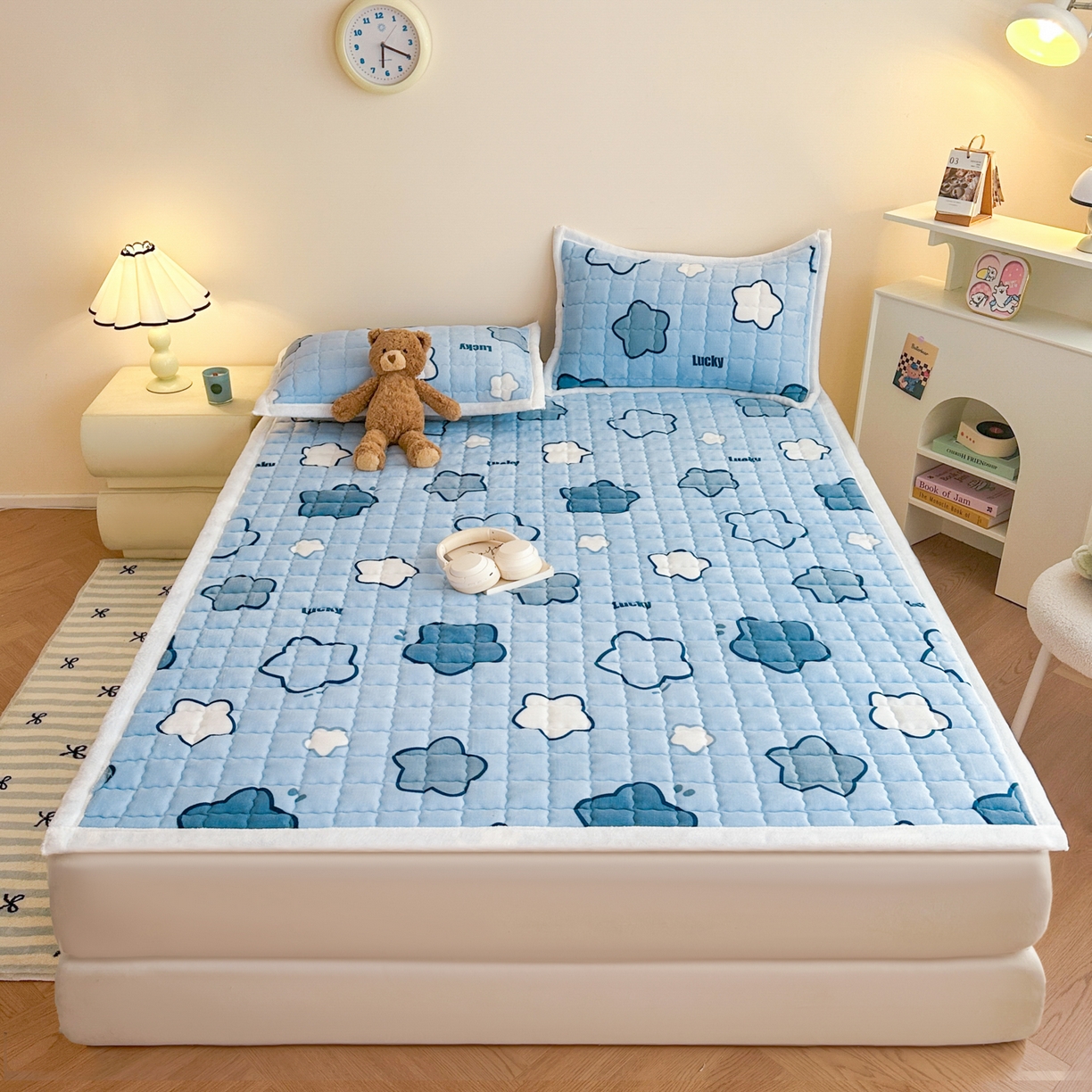 91家纺网 家纺一手货源 找家纺 川悦生活 2025新款A类印花牛奶绒床垫加厚绒保暖床床褥-大床图 床垫天空星系