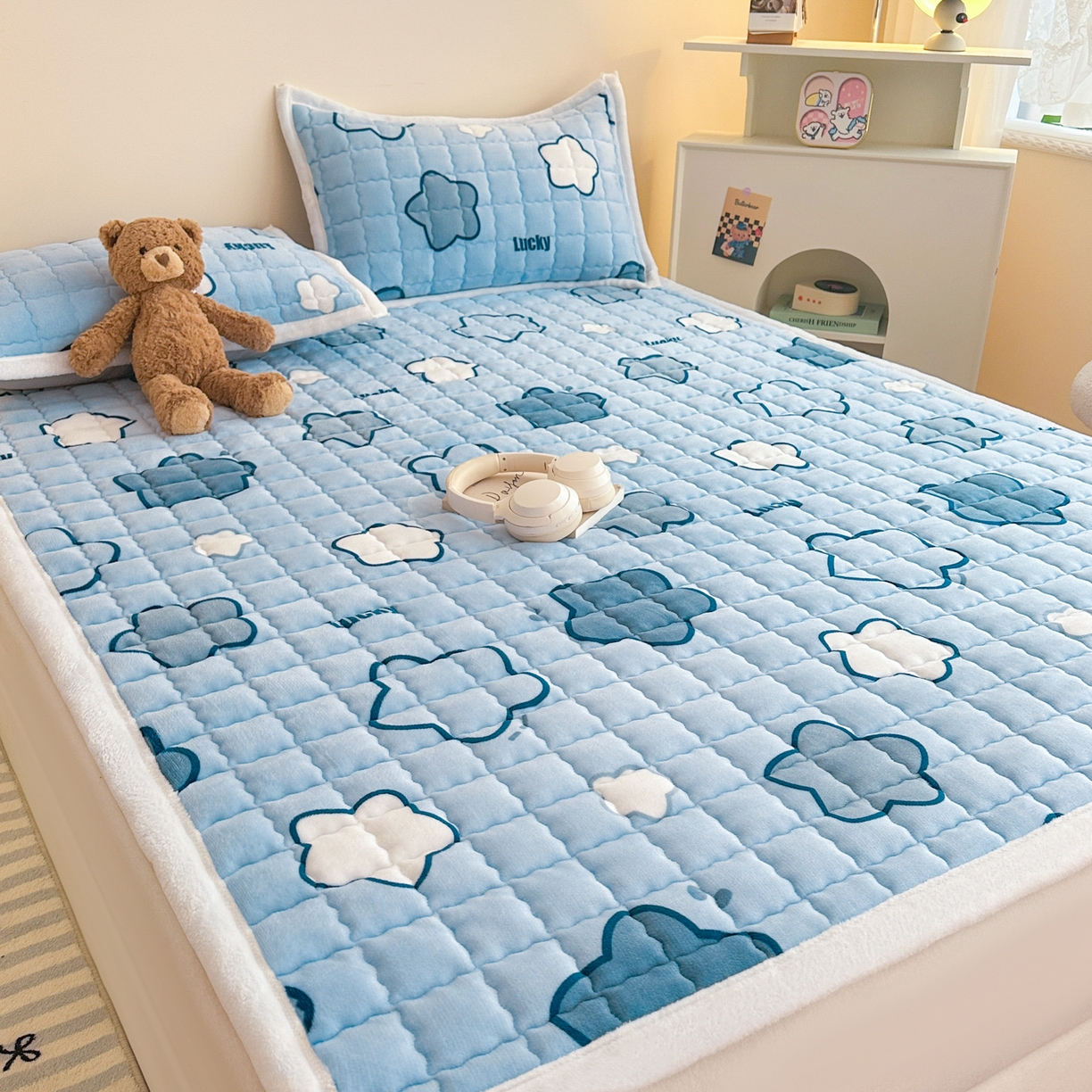 91家纺网 家纺一手货源 找家纺 川悦生活 2025新款A类印花牛奶绒床垫加厚绒保暖床床褥-大床图 床垫天空星系