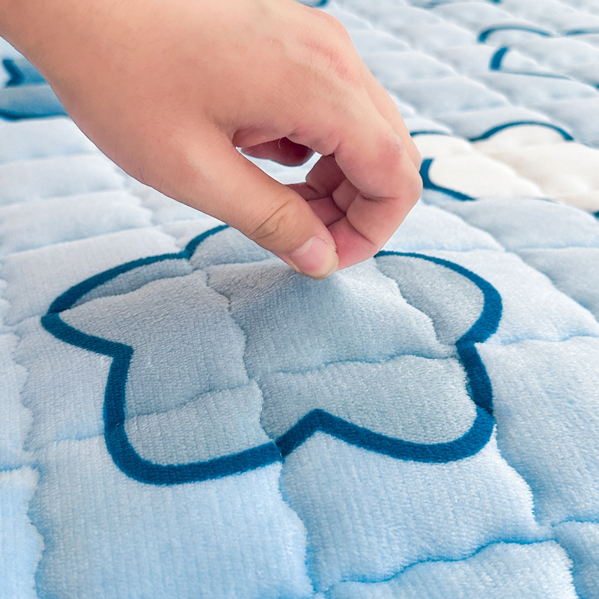 91家纺网 家纺一手货源 找家纺 川悦生活 2025新款A类印花牛奶绒床垫加厚绒保暖床床褥-大床图 床垫天空星系