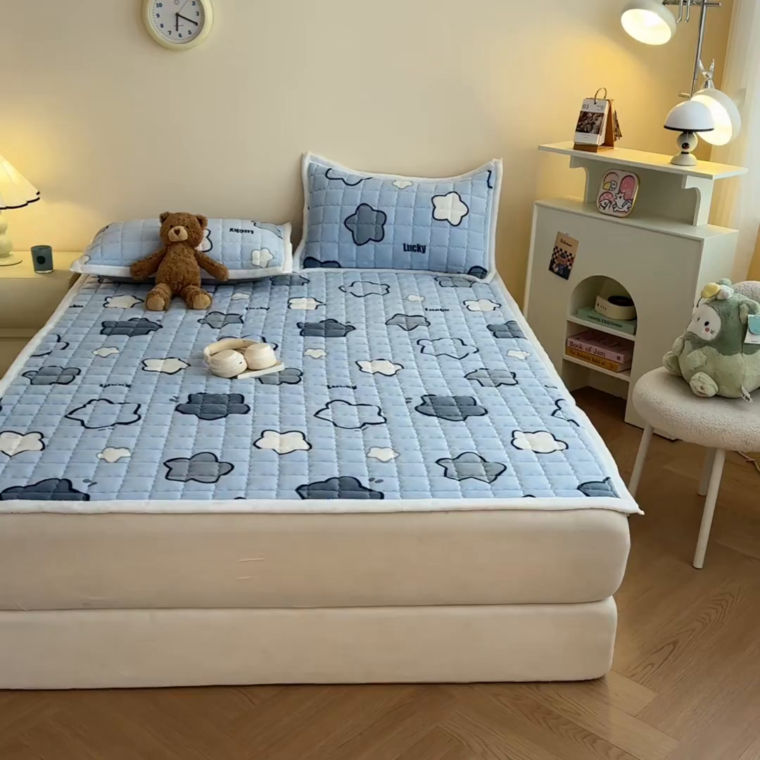91家纺网 家纺一手货源 找家纺 川悦生活 2025新款A类印花牛奶绒床垫加厚绒保暖床床褥-大床图 床垫天空星系