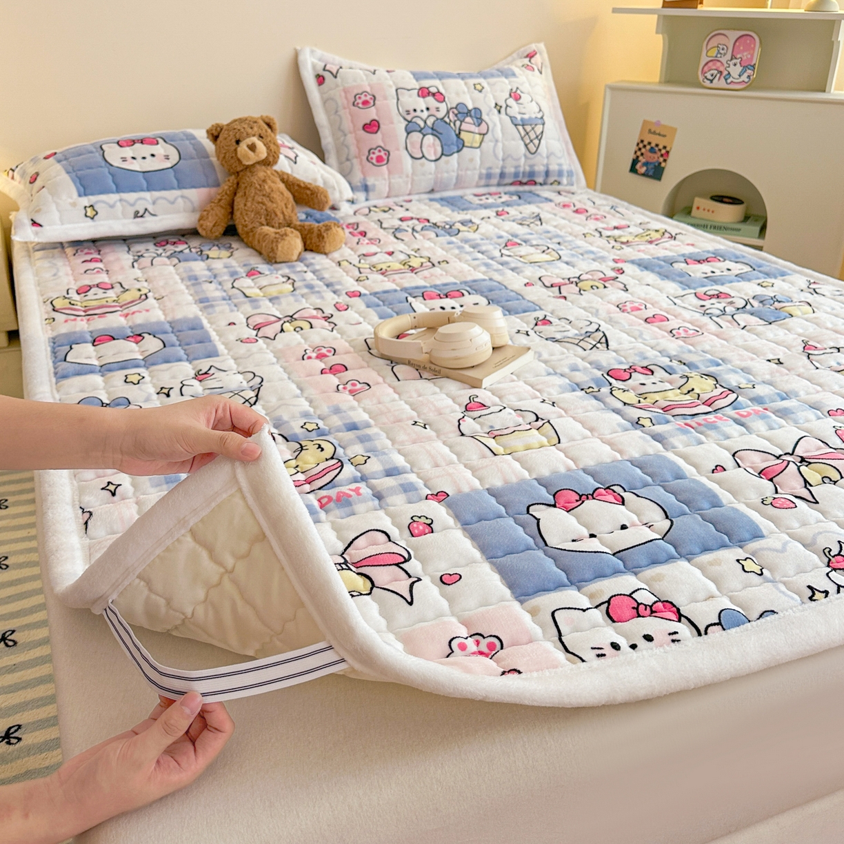91家纺网 家纺一手货源 找家纺 川悦生活 2025新款A类印花牛奶绒床垫加厚绒保暖床床褥-大床图 床垫甜茶小猫