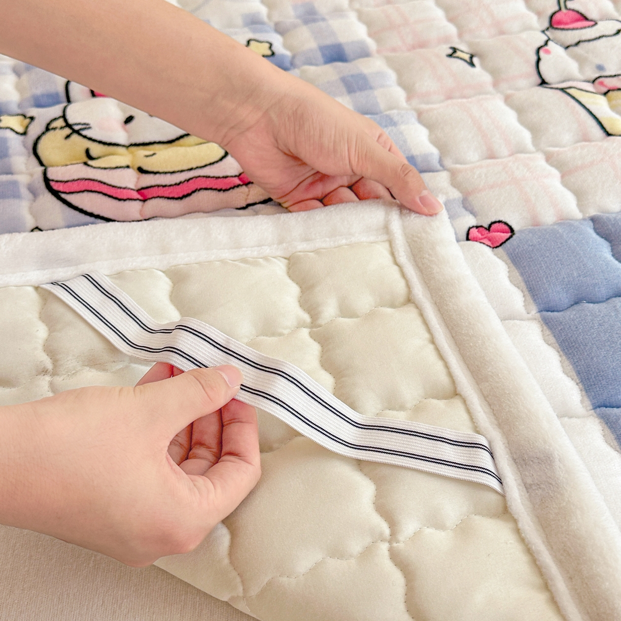 91家纺网 家纺一手货源 找家纺 川悦生活 2025新款A类印花牛奶绒床垫加厚绒保暖床床褥-大床图 床垫甜茶小猫