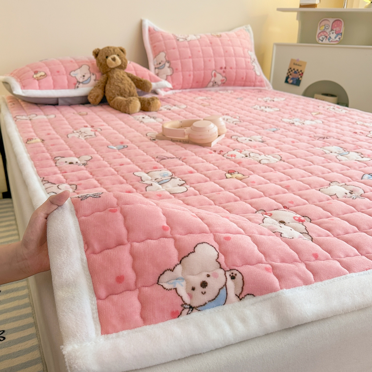 91家纺网 家纺一手货源 找家纺 川悦生活 2025新款A类印花牛奶绒床垫加厚绒保暖床床褥-大床图 床垫甜蜜小狗