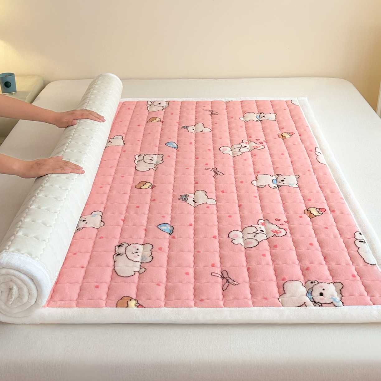 91家纺网 家纺一手货源 找家纺 川悦生活 2025新款A类印花牛奶绒床垫加厚绒保暖床床褥-大床图 床垫甜蜜小狗