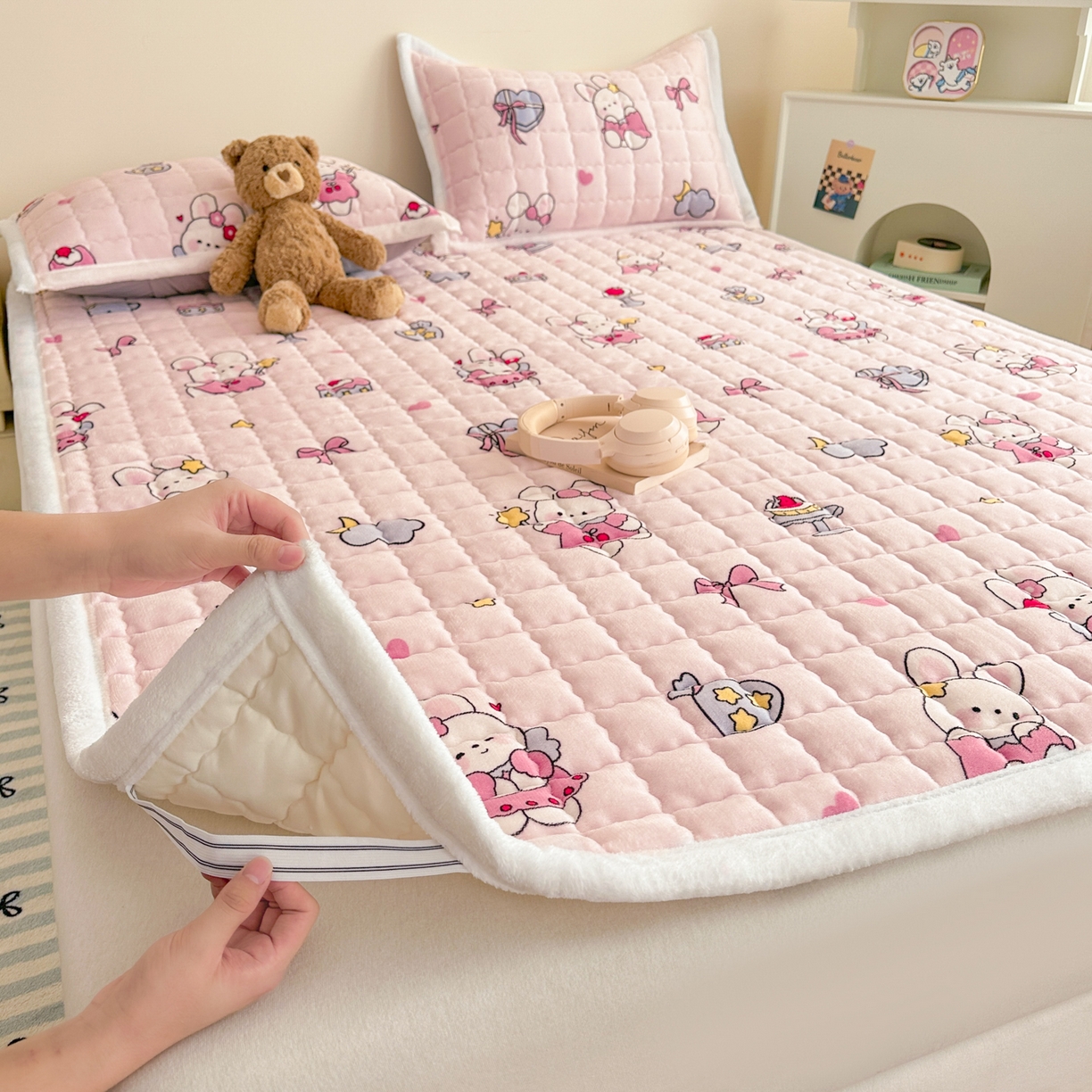 91家纺网 家纺一手货源 找家纺 川悦生活 2025新款A类印花牛奶绒床垫加厚绒保暖床床褥-大床图 床垫甜心兔糕