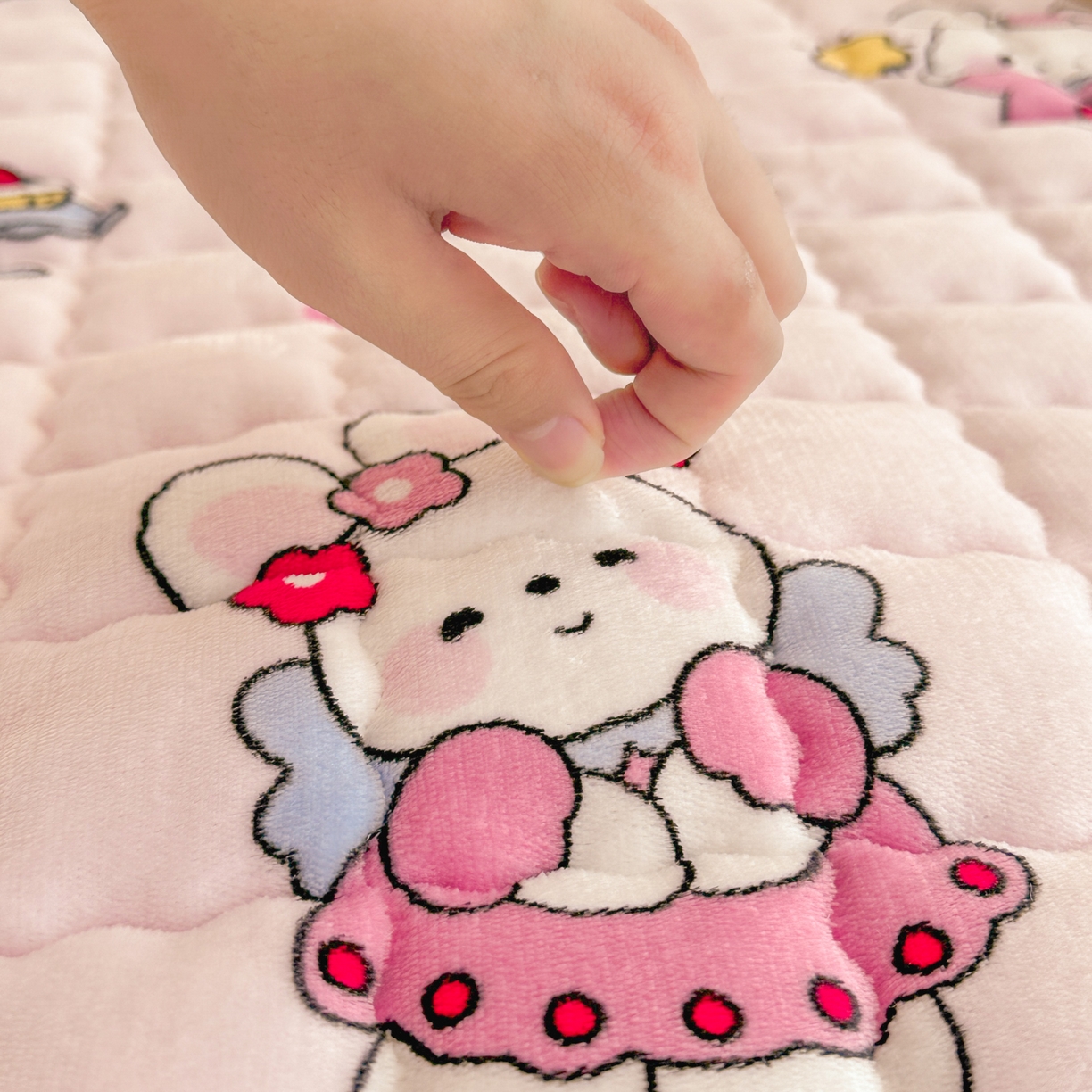 91家纺网 家纺一手货源 找家纺 川悦生活 2025新款A类印花牛奶绒床垫加厚绒保暖床床褥-大床图 床垫甜心兔糕