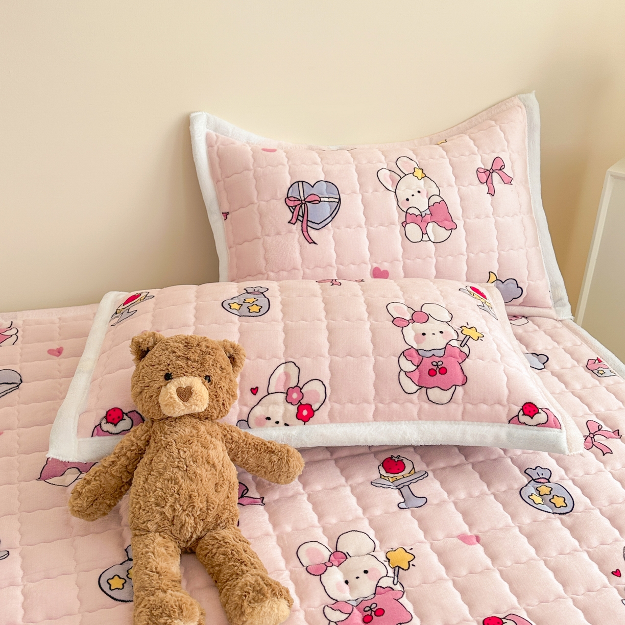 91家纺网 家纺一手货源 找家纺 川悦生活 2025新款A类印花牛奶绒床垫加厚绒保暖床床褥-大床图 床垫甜心兔糕