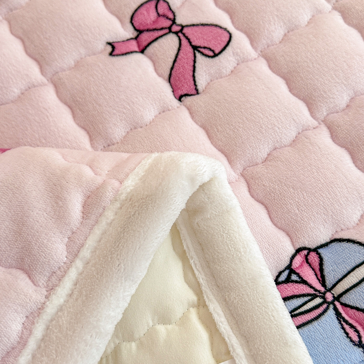 91家纺网 家纺一手货源 找家纺 川悦生活 2025新款A类印花牛奶绒床垫加厚绒保暖床床褥-大床图 床垫甜心兔糕