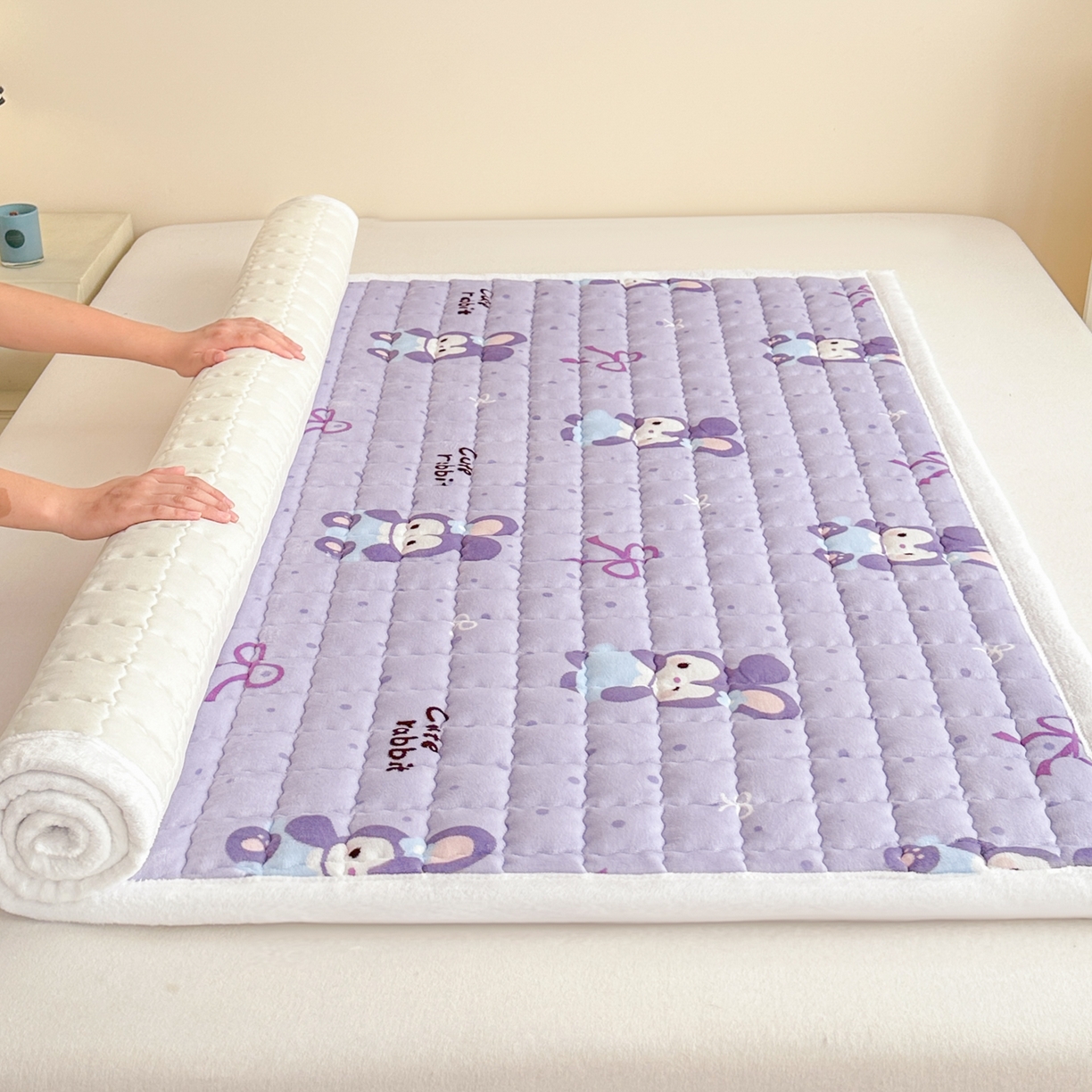 91家纺网 家纺一手货源 找家纺 川悦生活 2025新款A类印花牛奶绒床垫加厚绒保暖床床褥-大床图 床垫香芋奶茶