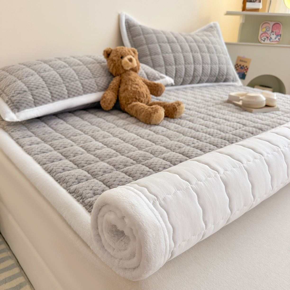 91家纺网 家纺一手货源 找家纺 川悦生活 2025新款A类印花牛奶绒床垫加厚绒保暖床床褥-大床图 床垫星空灰