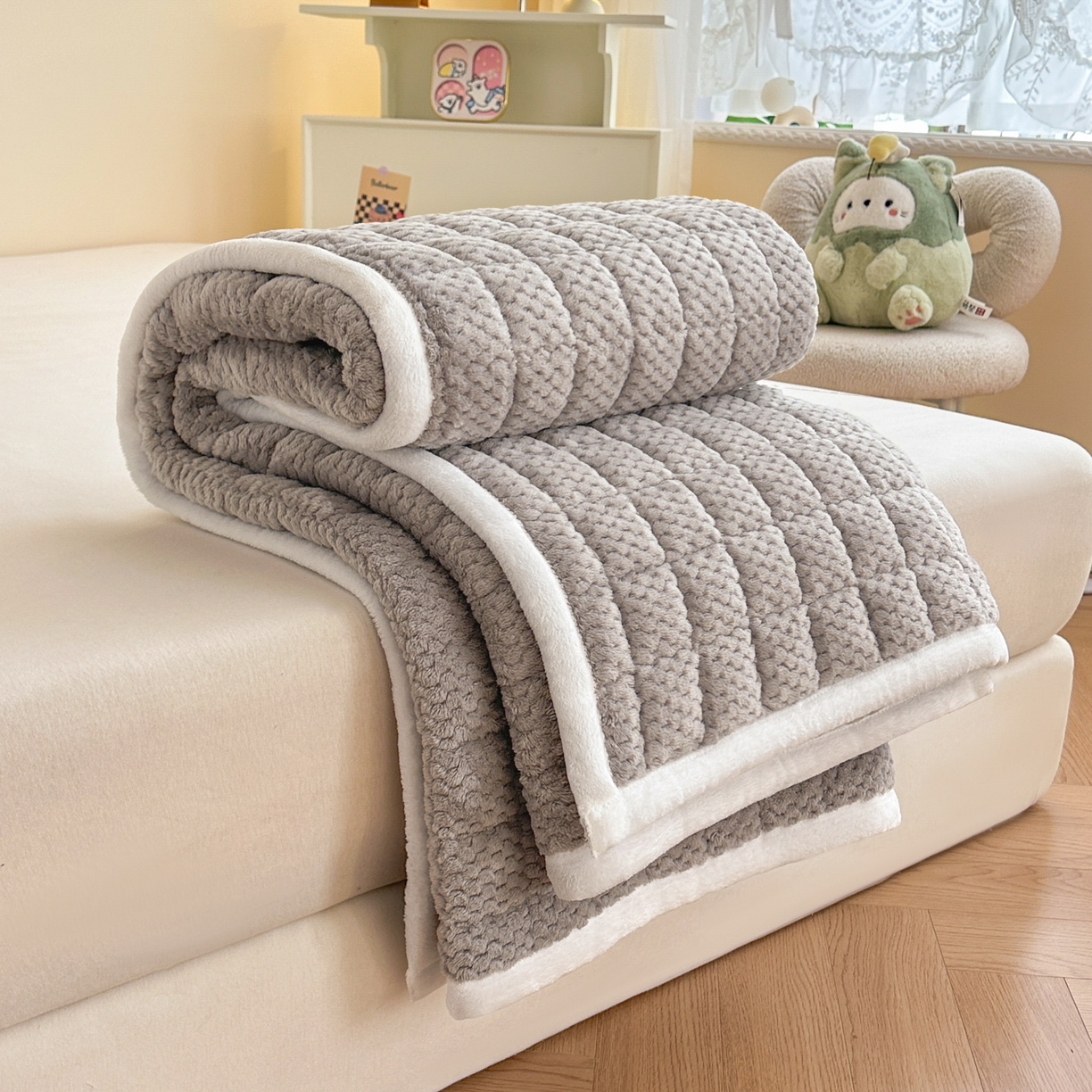 91家纺网 家纺一手货源 找家纺 川悦生活 2025新款A类印花牛奶绒床垫加厚绒保暖床床褥-大床图 床垫星空灰