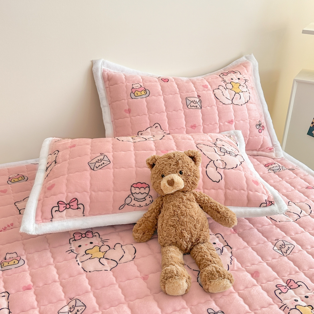 91家纺网 家纺一手货源 找家纺 川悦生活 2025新款A类印花牛奶绒床垫加厚绒保暖床床褥-大床图 床垫星心小猫