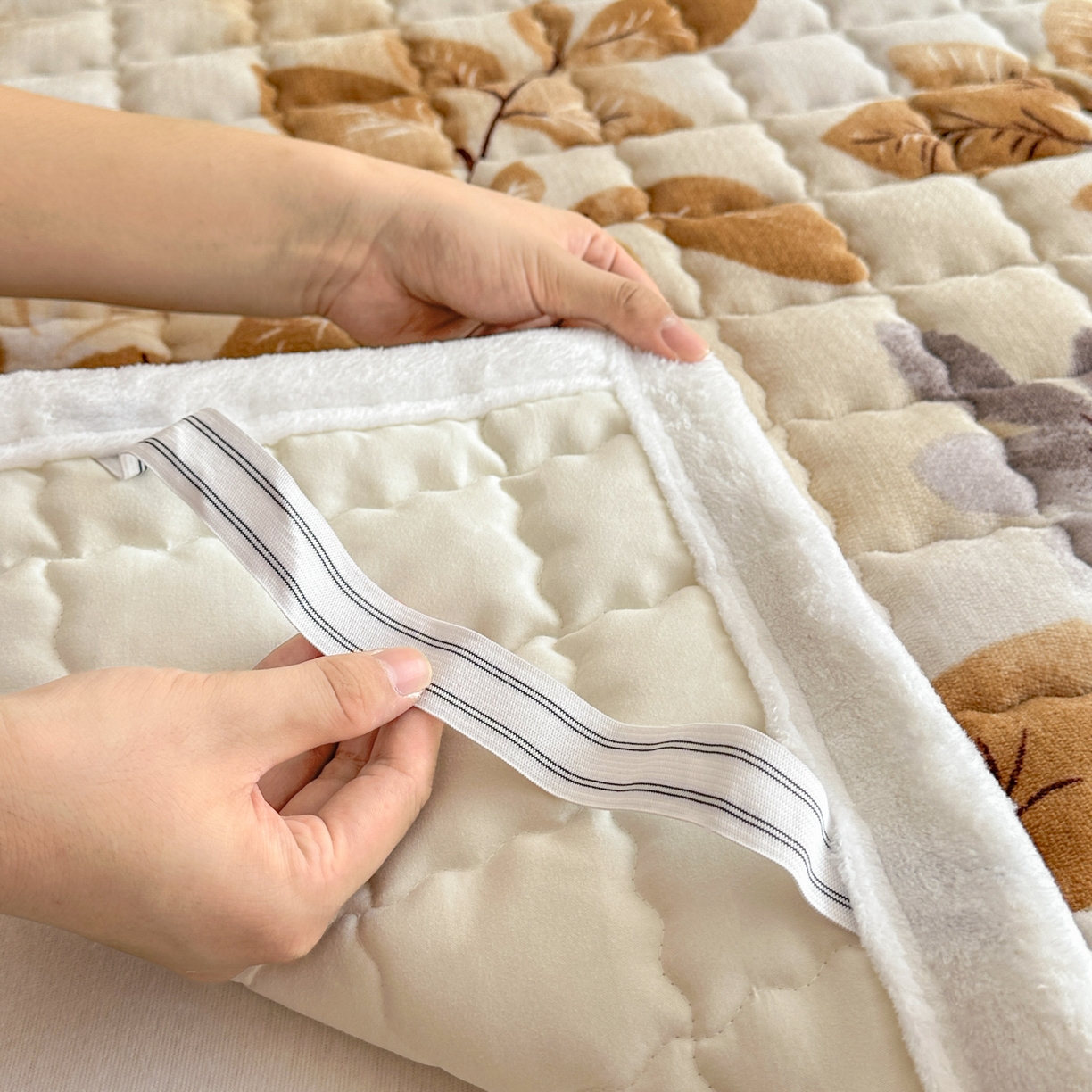 91家纺网 家纺一手货源 找家纺 川悦生活 2025新款A类印花牛奶绒床垫加厚绒保暖床床褥-大床图 床垫叶月初色