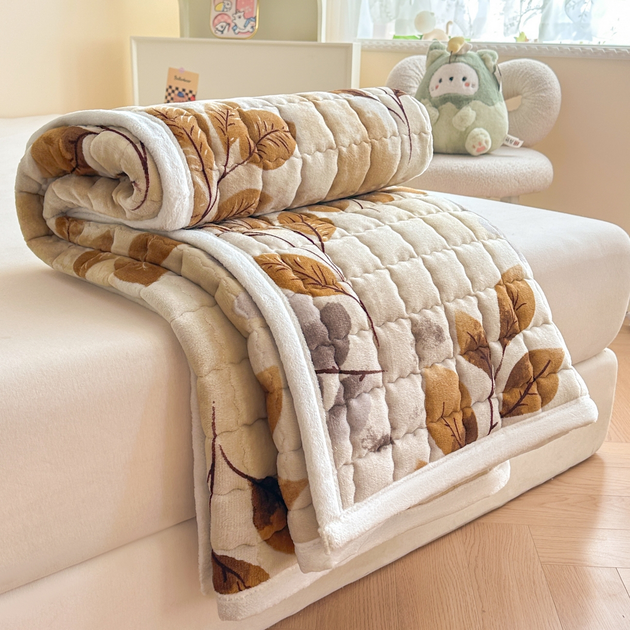 91家纺网 家纺一手货源 找家纺 川悦生活 2025新款A类印花牛奶绒床垫加厚绒保暖床床褥-大床图 床垫叶月初色