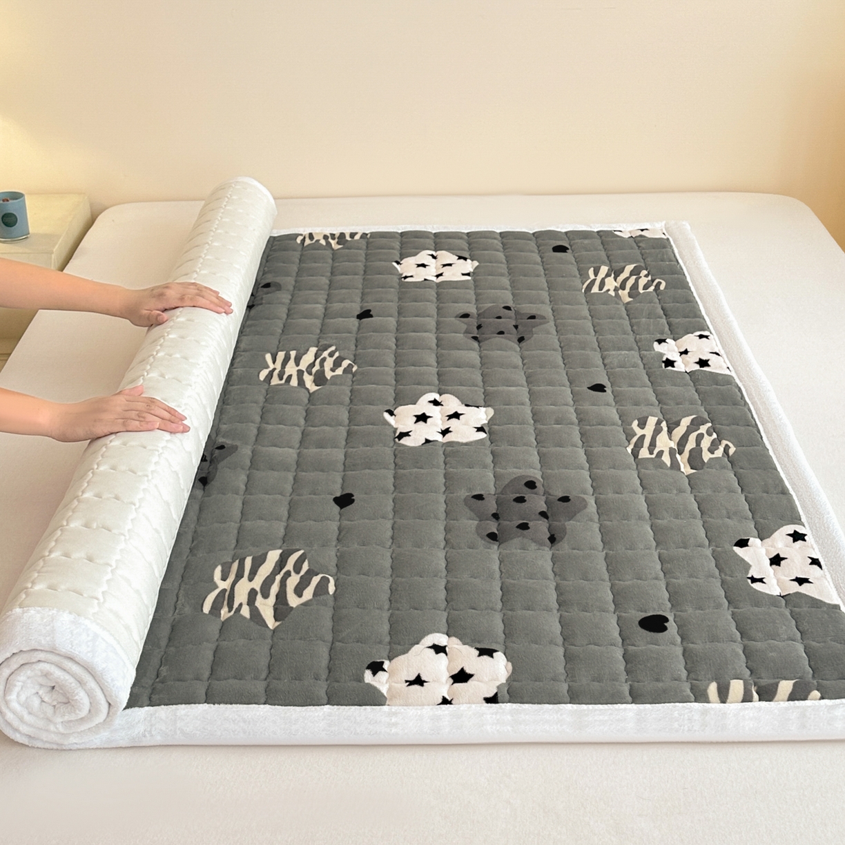 91家纺网 家纺一手货源 找家纺 川悦生活 2025新款A类印花牛奶绒床垫加厚绒保暖床床褥-大床图 床垫夜空好梦