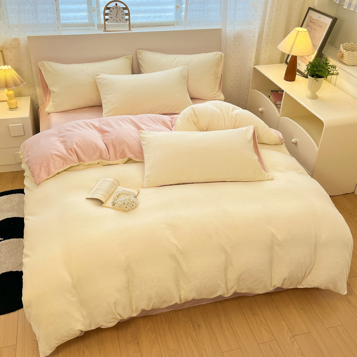 91家纺网 家纺一手货源 找家纺 颜选 2025新款纯色190克牛奶绒四件套 冰淇淋黄粉
