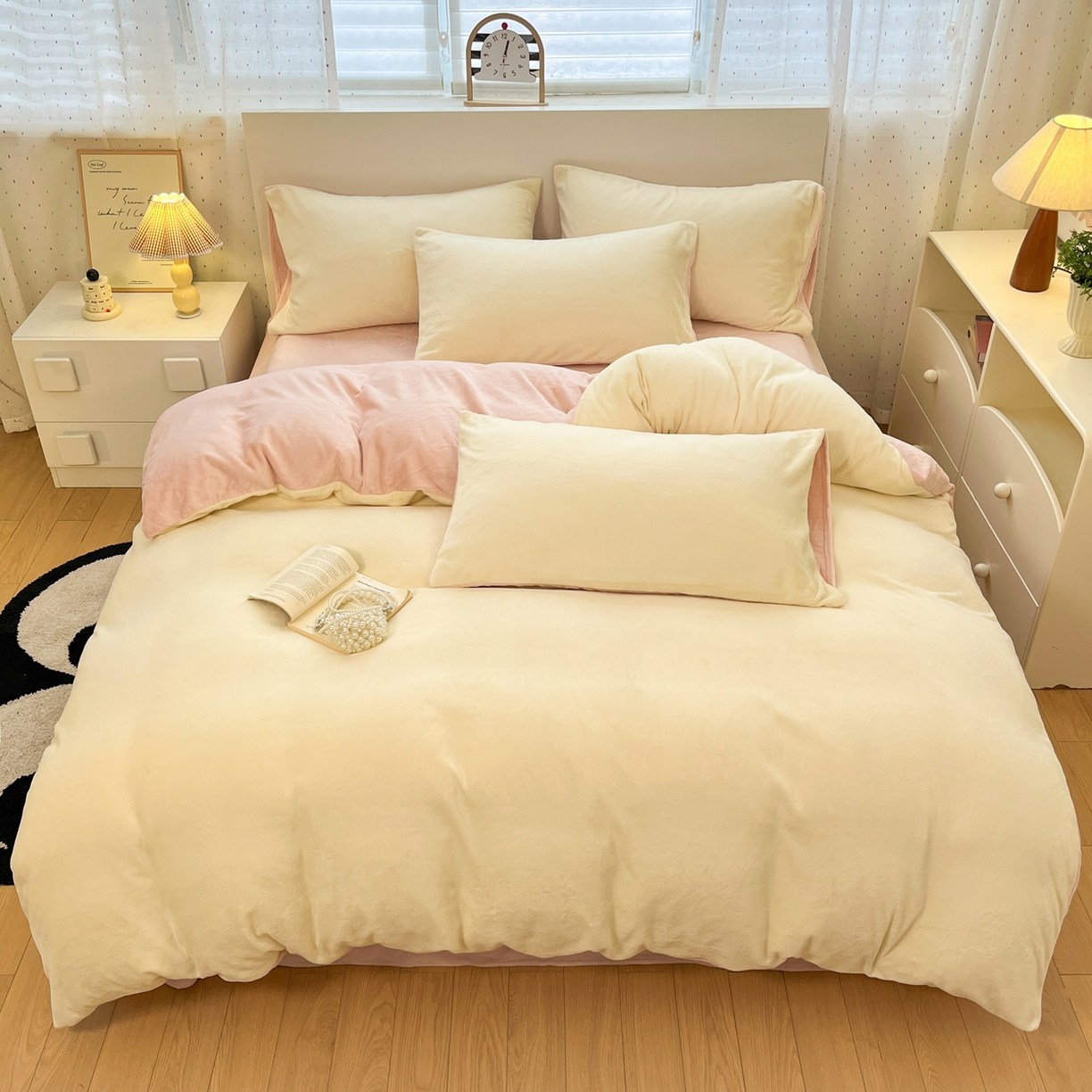 91家纺网 家纺一手货源 找家纺 颜选 2025新款纯色190克牛奶绒四件套 冰淇淋黄粉