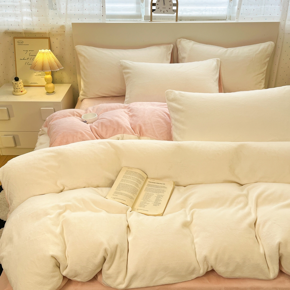 91家纺网 家纺一手货源 找家纺 颜选 2025新款纯色190克牛奶绒四件套 冰淇淋黄粉