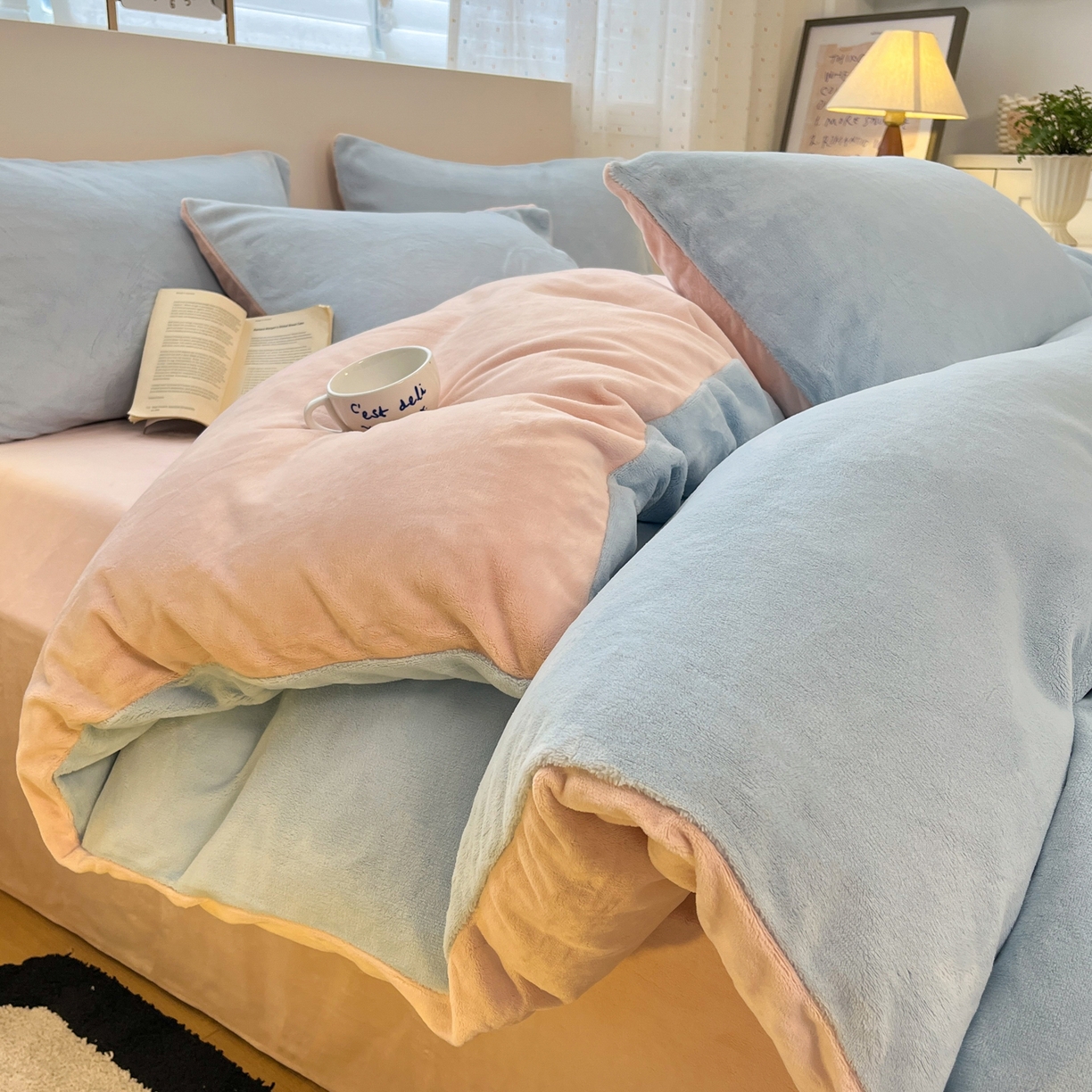 91家纺网 家纺一手货源 找家纺 颜选 2025新款纯色190克牛奶绒四件套 冰淇淋蓝玉