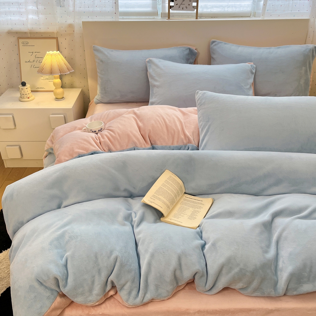 91家纺网 家纺一手货源 找家纺 颜选 2025新款纯色190克牛奶绒四件套 冰淇淋蓝玉