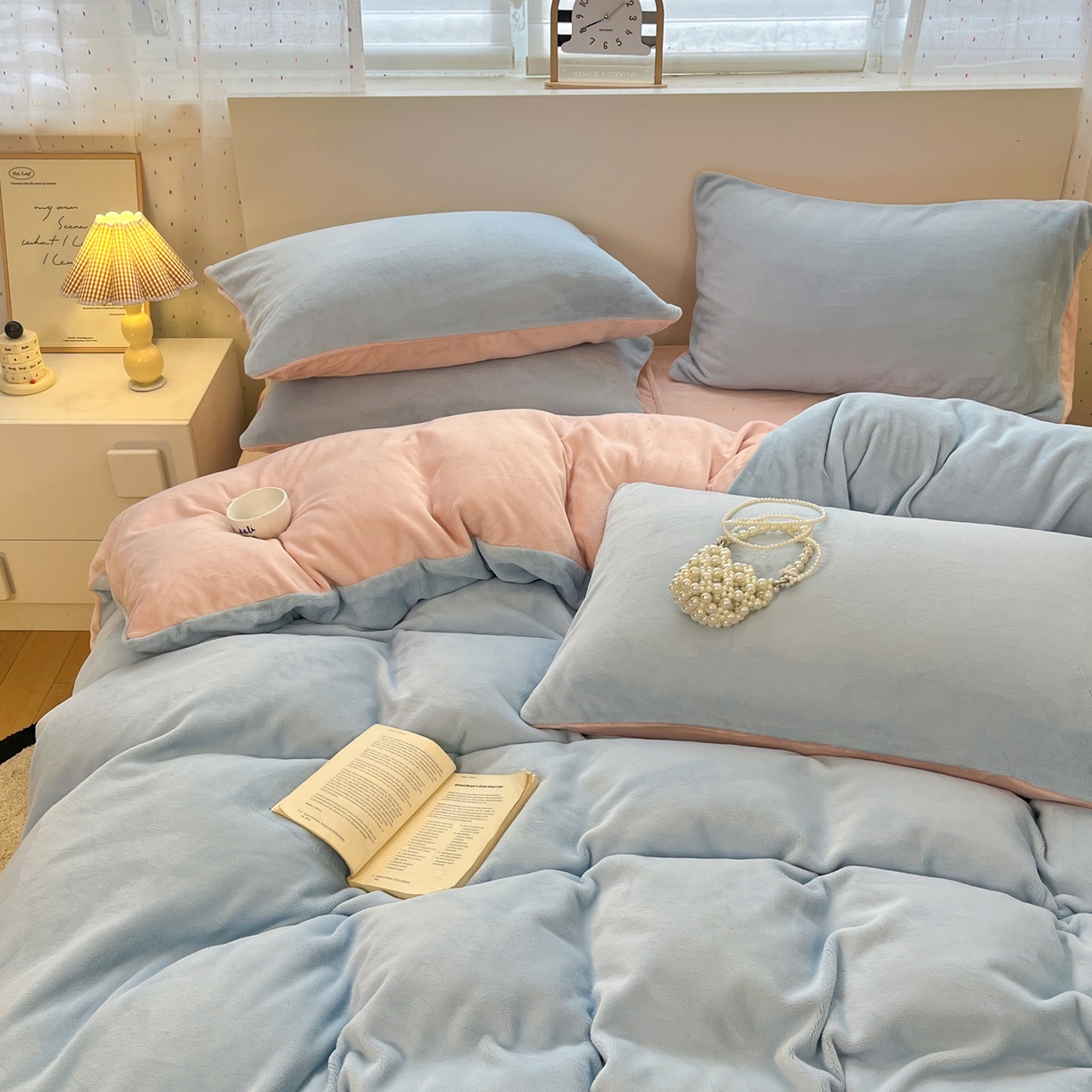 91家纺网 家纺一手货源 找家纺 颜选 2025新款纯色190克牛奶绒四件套 冰淇淋蓝玉