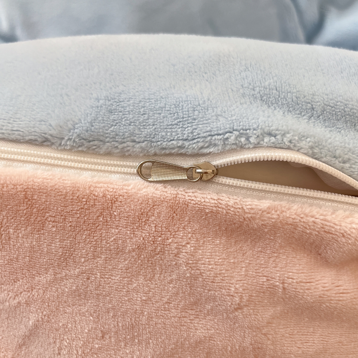 91家纺网 家纺一手货源 找家纺 颜选 2025新款纯色190克牛奶绒四件套 冰淇淋蓝玉