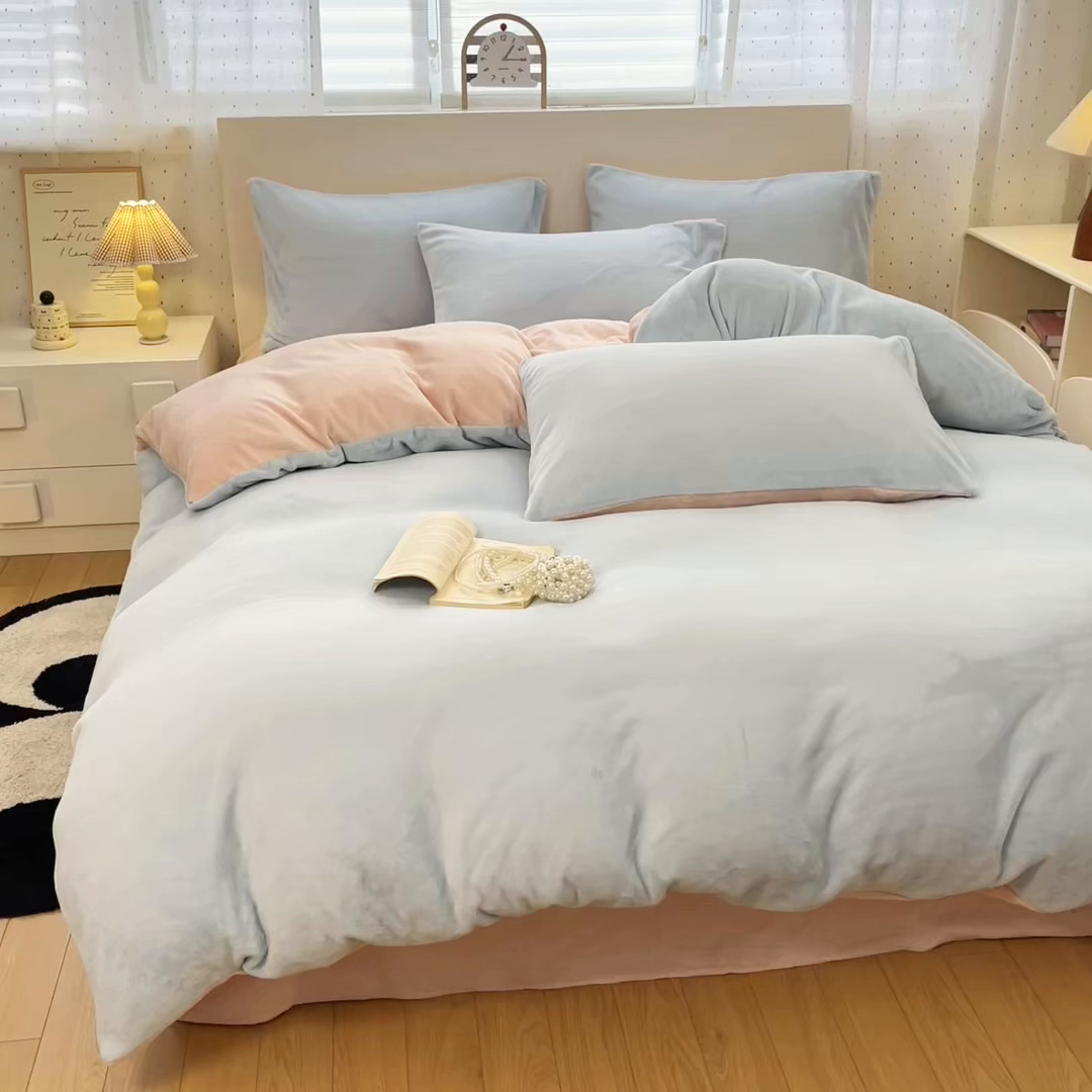 91家纺网 家纺一手货源 找家纺 颜选 2025新款纯色190克牛奶绒四件套 冰淇淋蓝玉