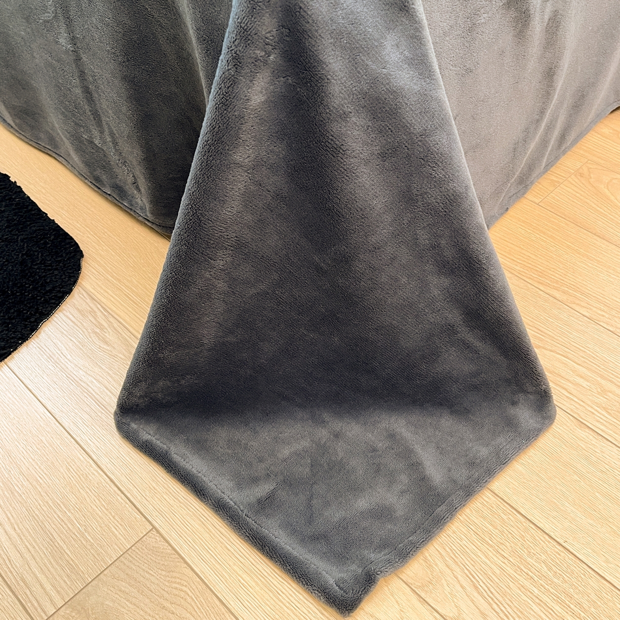 91家纺网 家纺一手货源 找家纺 颜选 2025新款纯色190克牛奶绒四件套 啵啵卡其灰