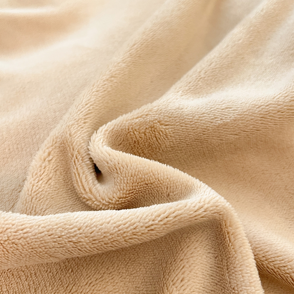 91家纺网 家纺一手货源 找家纺 颜选 2025新款纯色190克牛奶绒四件套 啵啵卡其灰