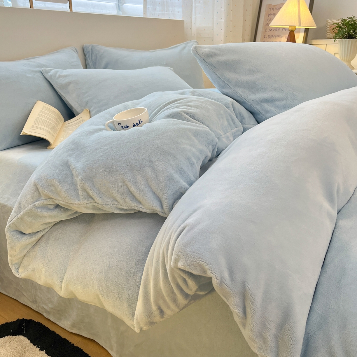 91家纺网 家纺一手货源 找家纺 颜选 2025新款纯色190克牛奶绒四件套 纯蓝啵啵