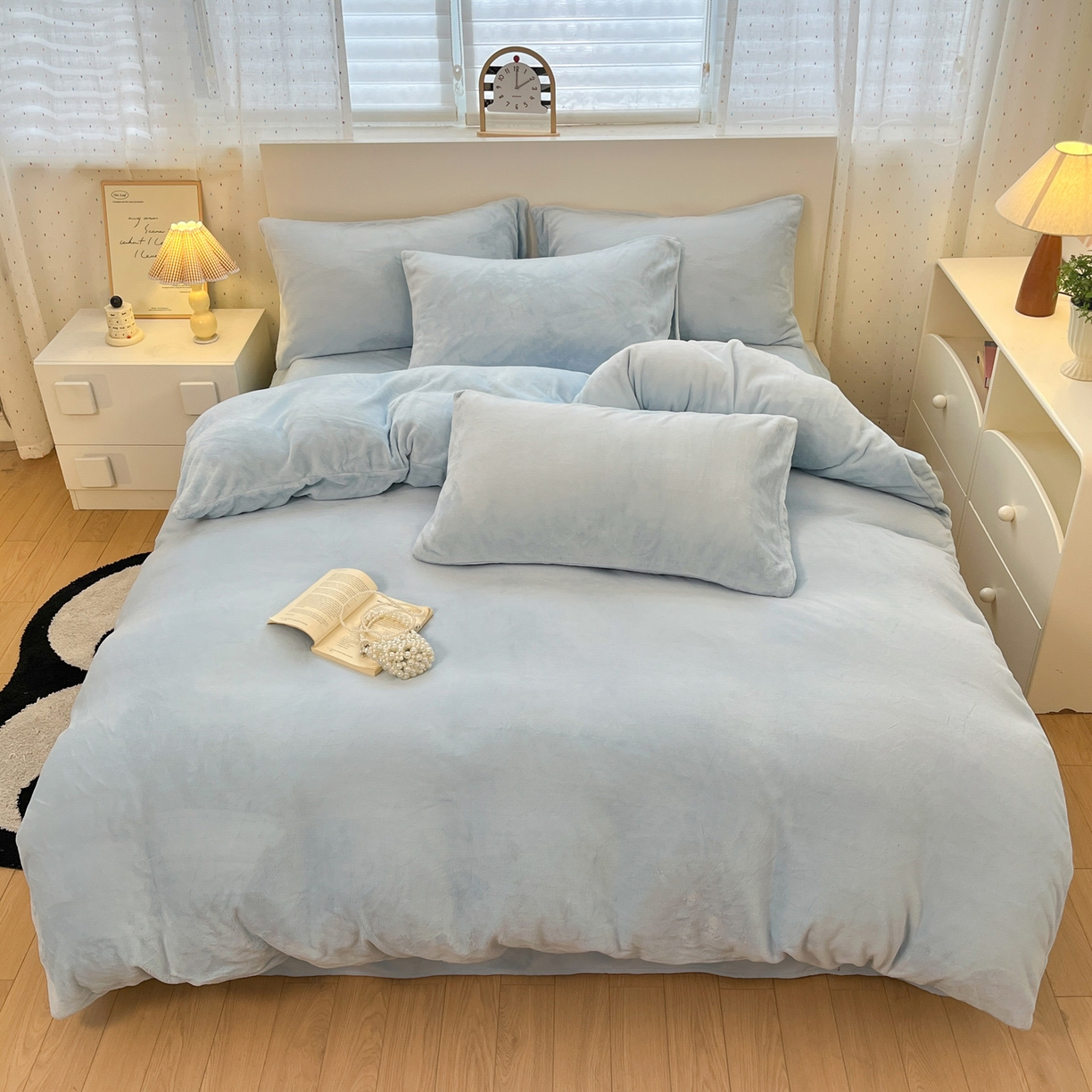 91家纺网 家纺一手货源 找家纺 颜选 2025新款纯色190克牛奶绒四件套 纯蓝啵啵