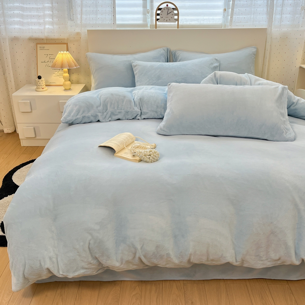 91家纺网 家纺一手货源 找家纺 颜选 2025新款纯色190克牛奶绒四件套 纯蓝啵啵