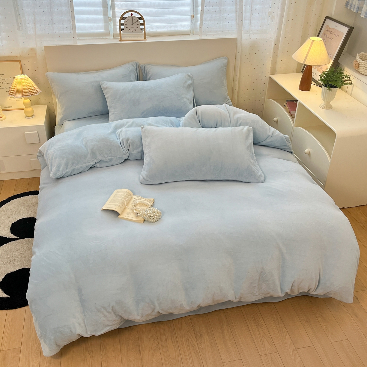 91家纺网 家纺一手货源 找家纺 颜选 2025新款纯色190克牛奶绒四件套 纯蓝啵啵