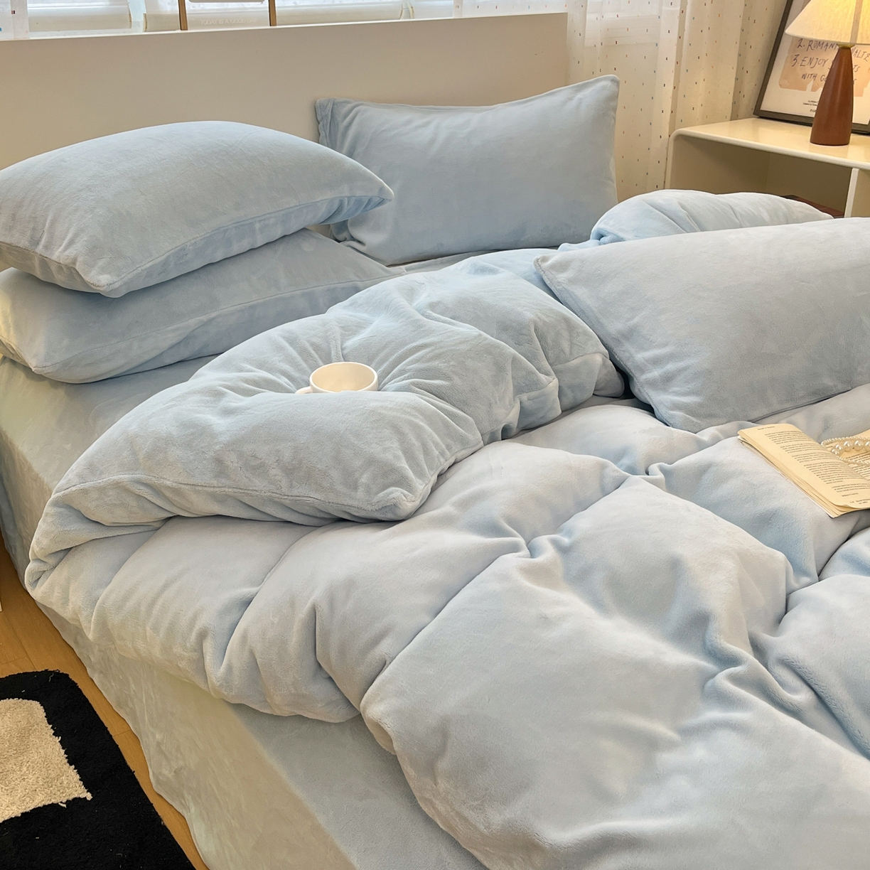 91家纺网 家纺一手货源 找家纺 颜选 2025新款纯色190克牛奶绒四件套 纯蓝啵啵