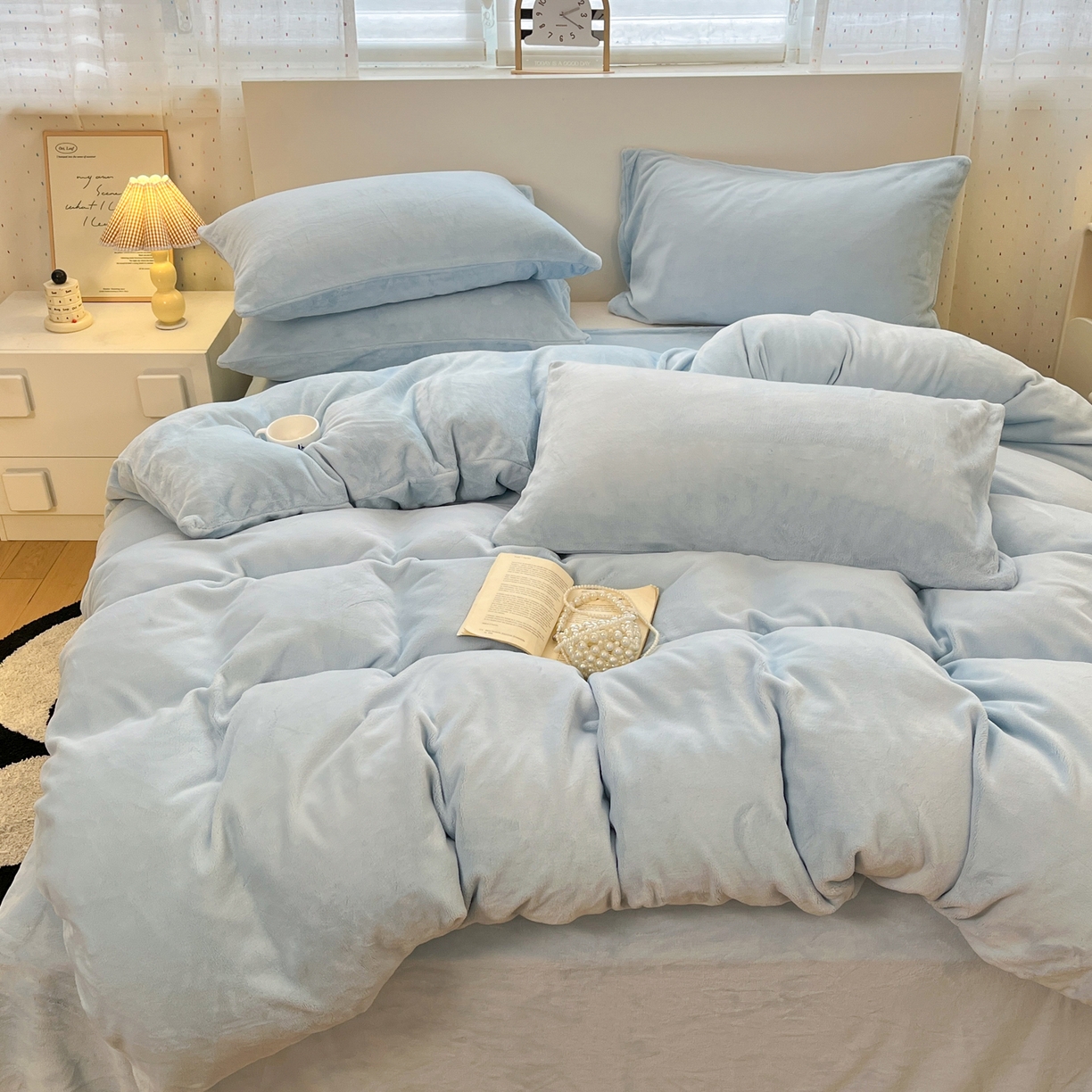 91家纺网 家纺一手货源 找家纺 颜选 2025新款纯色190克牛奶绒四件套 纯蓝啵啵