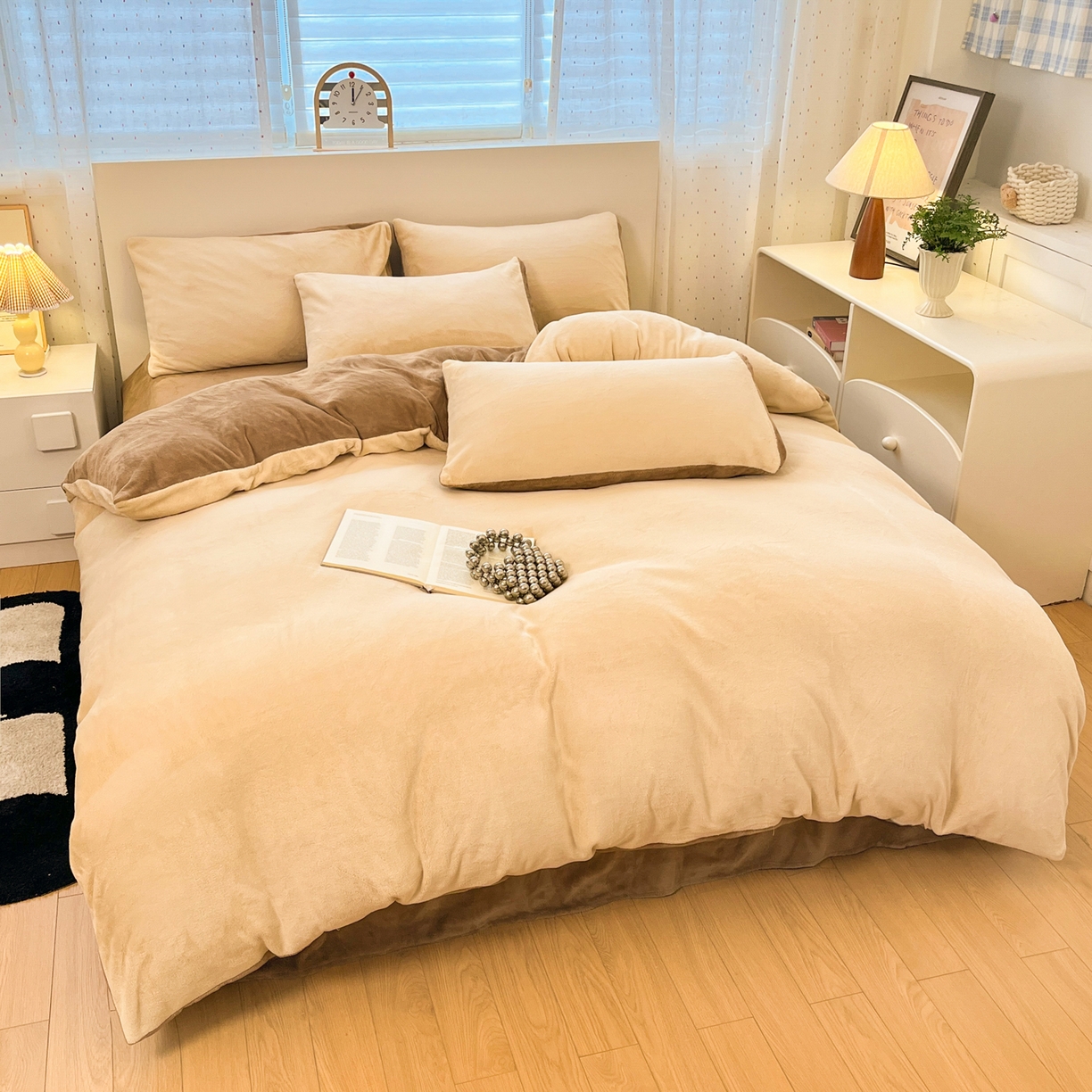 91家纺网 家纺一手货源 找家纺 颜选 2025新款纯色190克牛奶绒四件套 卡其奶昔