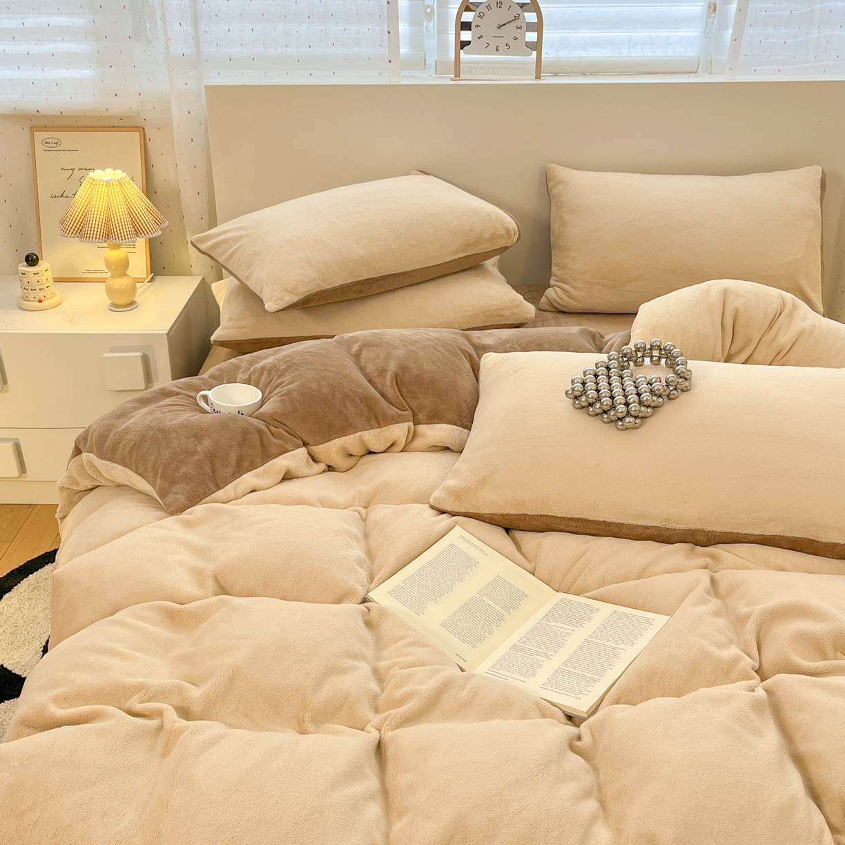 91家纺网 家纺一手货源 找家纺 颜选 2025新款纯色190克牛奶绒四件套 卡其奶昔