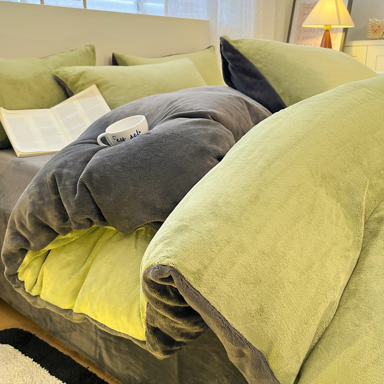 91家纺网 家纺一手货源 找家纺 颜选 2025新款纯色190克牛奶绒四件套 奶昔绿灰