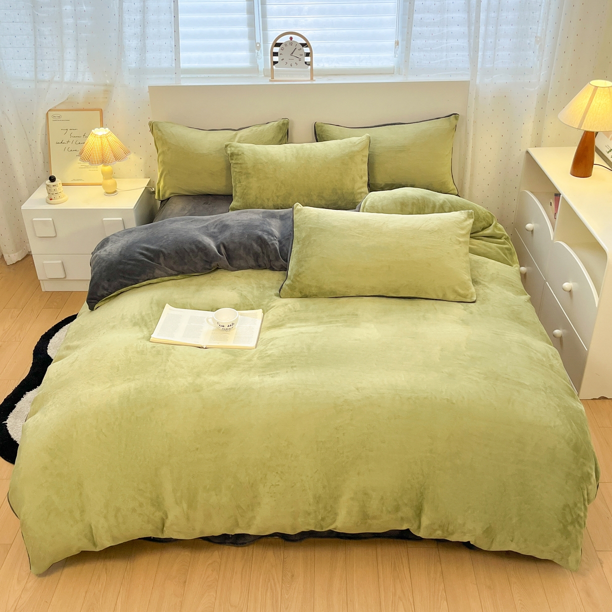 91家纺网 家纺一手货源 找家纺 颜选 2025新款纯色190克牛奶绒四件套 奶昔绿灰