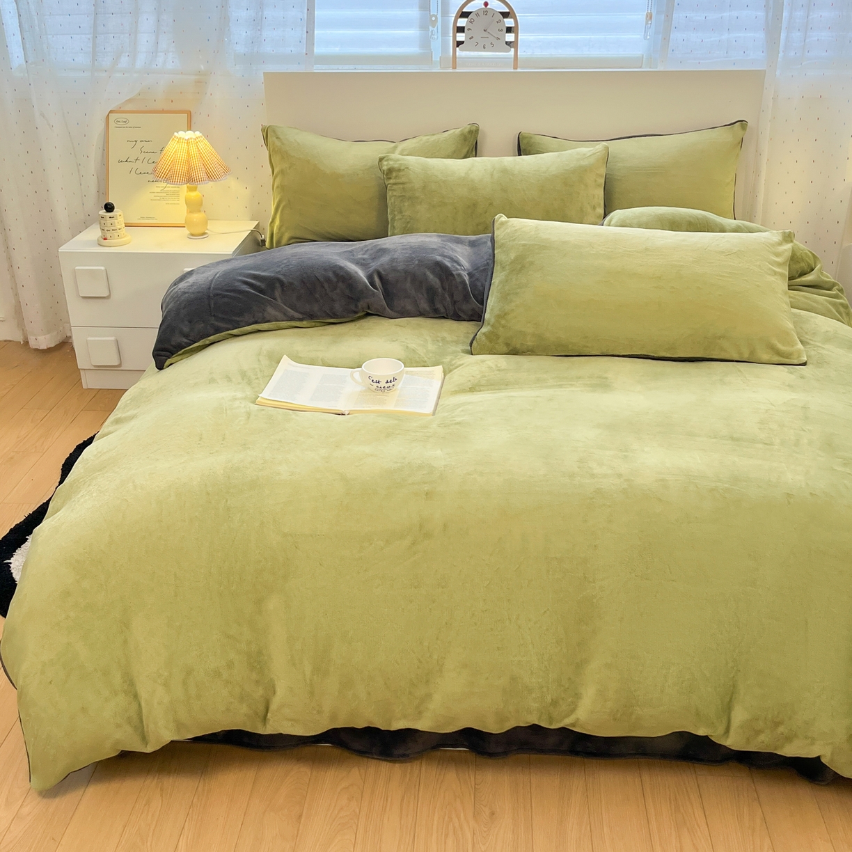 91家纺网 家纺一手货源 找家纺 颜选 2025新款纯色190克牛奶绒四件套 奶昔绿灰