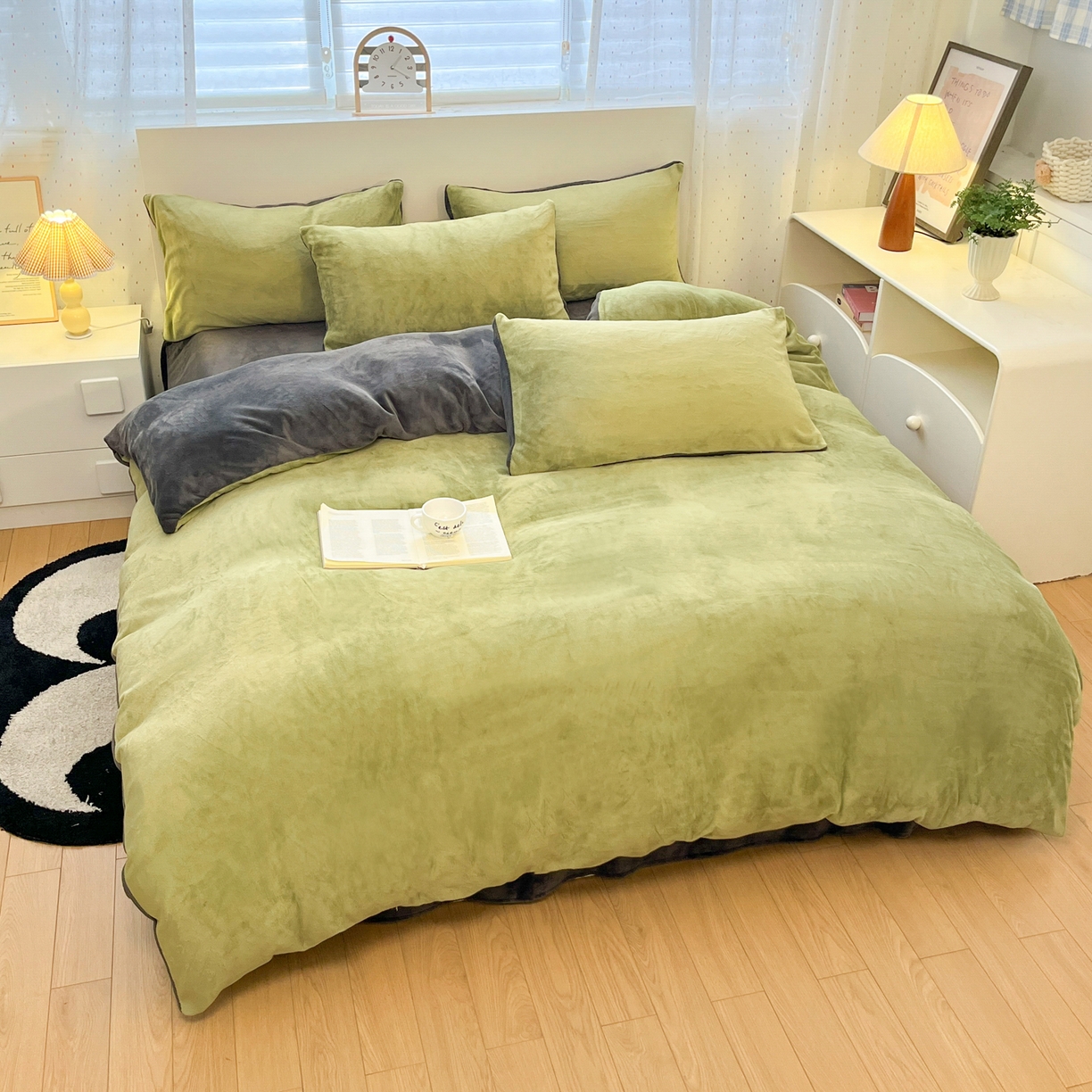 91家纺网 家纺一手货源 找家纺 颜选 2025新款纯色190克牛奶绒四件套 奶昔绿灰